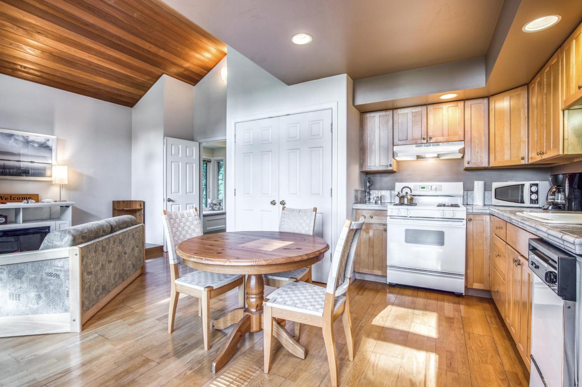 The Quintessa Cottage Clinton エクステリア 写真