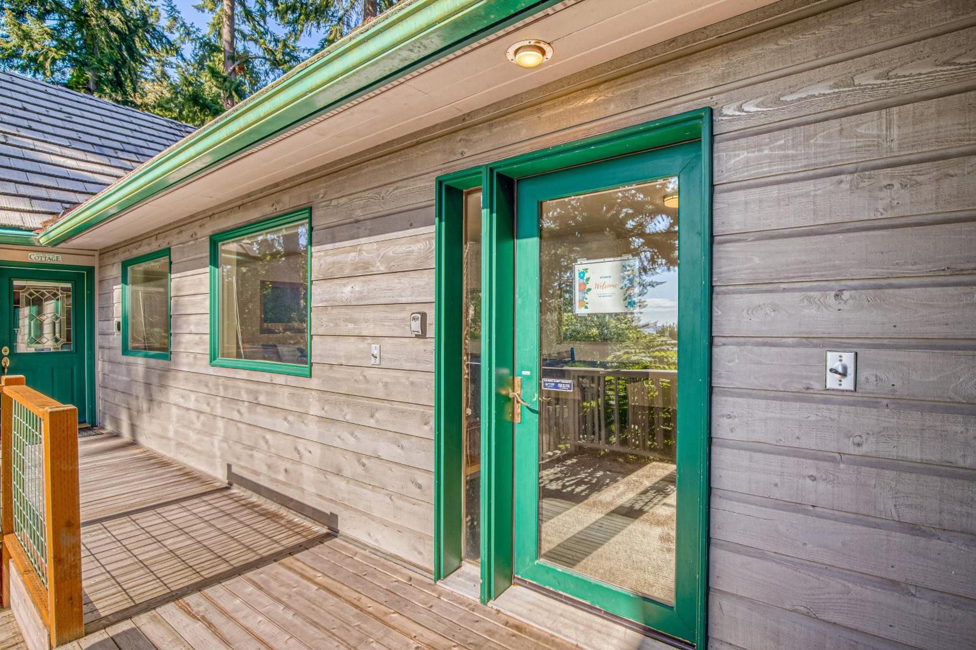 The Quintessa Cottage Clinton エクステリア 写真